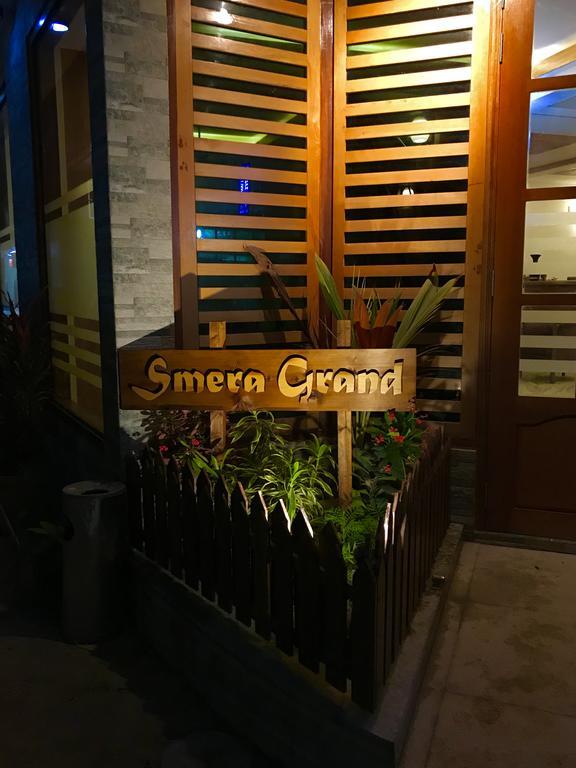 Smera Grand Maamigili Island Bagian luar foto