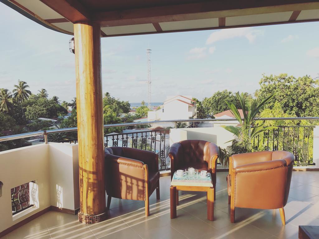 Smera Grand Maamigili Island Bagian luar foto