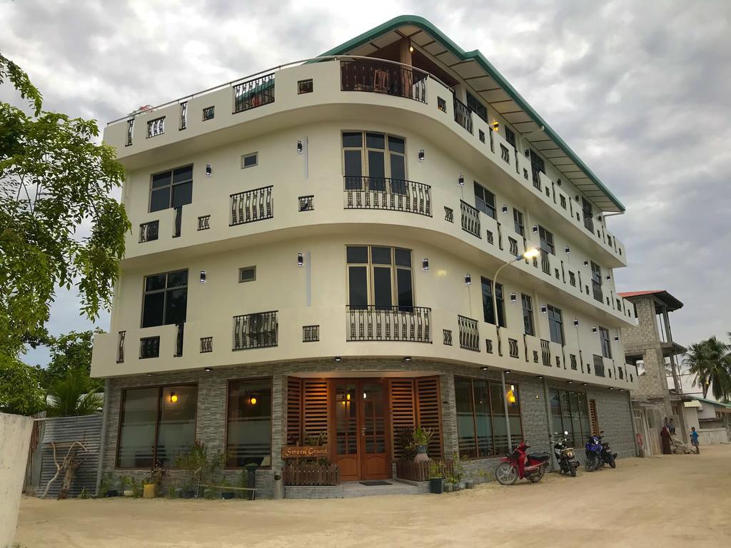 Smera Grand Maamigili Island Bagian luar foto