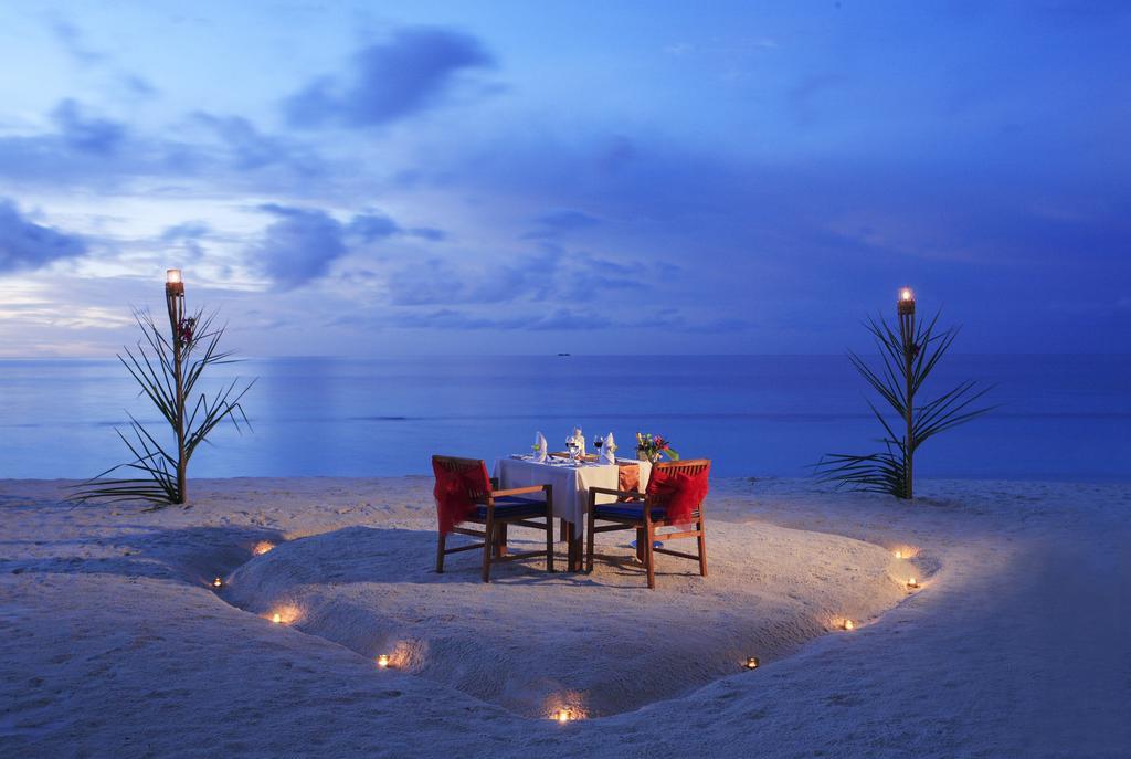 Smera Grand Maamigili Island Bagian luar foto