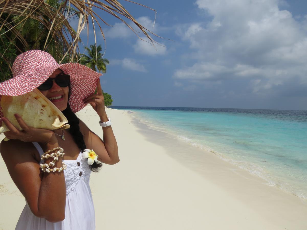 Smera Grand Maamigili Island Bagian luar foto