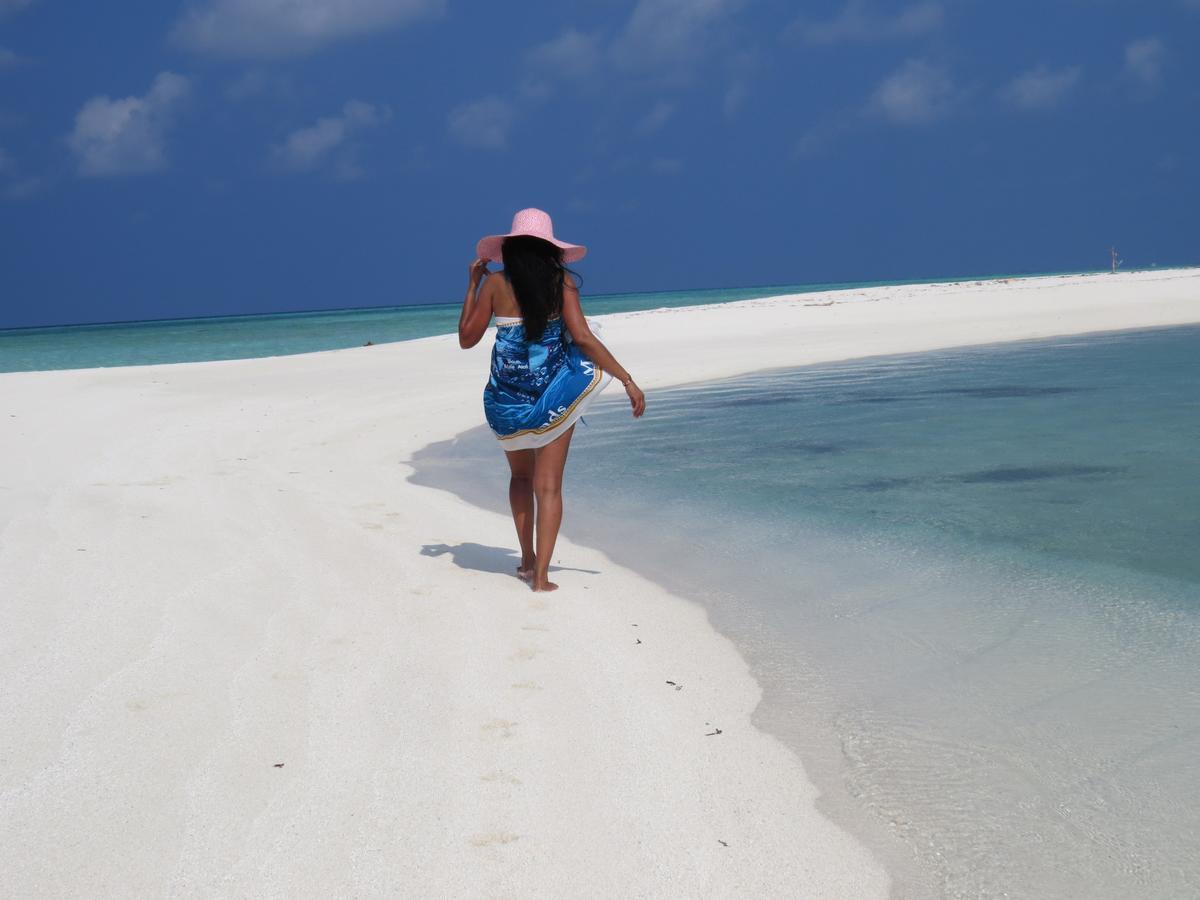 Smera Grand Maamigili Island Bagian luar foto